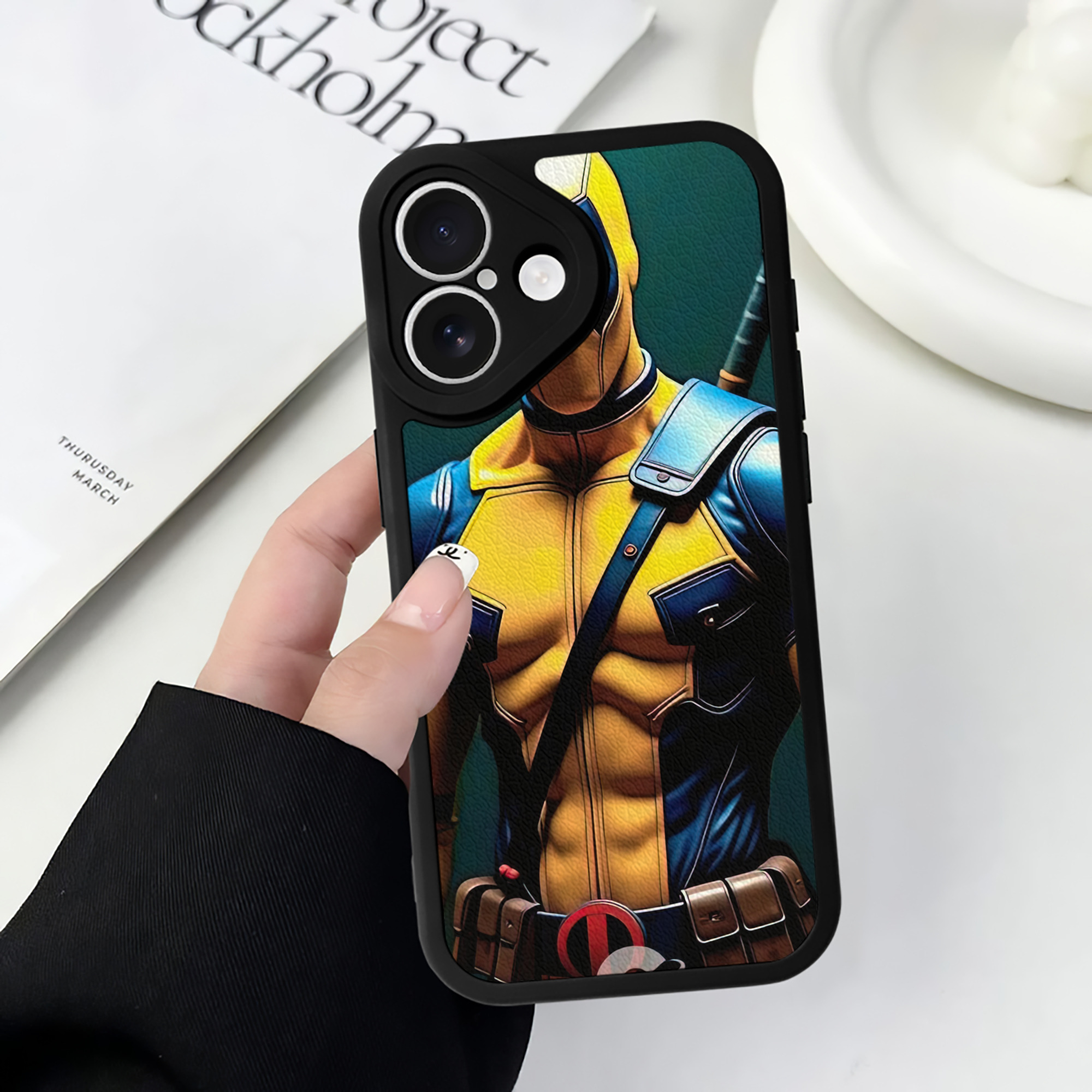 （画像用） Deadpool デッドプール 【iPhone 16シリーズ対応】シリコンスマホケース（レザー調） 材質：シリコン